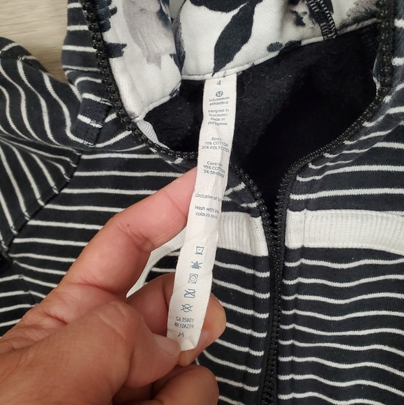 Lululemon Womens Scuba Hoodie Jacket in Parallel Stripe Black/white Stretch Sz 4 - Picture 8 of 9